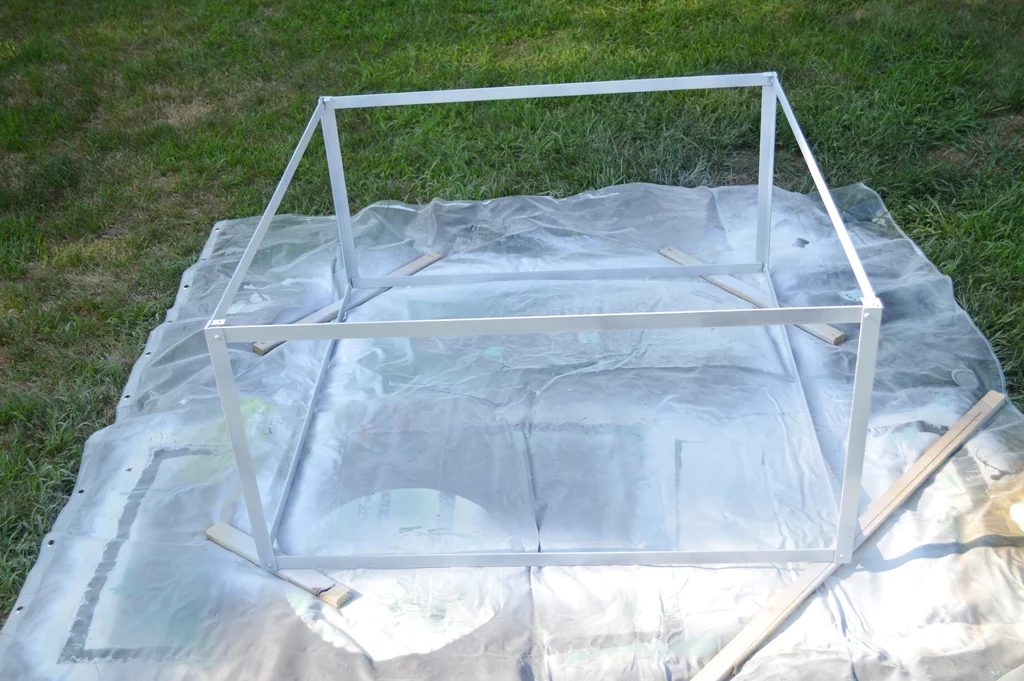 Handmade Metal coffee table with no welding, Plaster and Disaster featured on Bekob.com