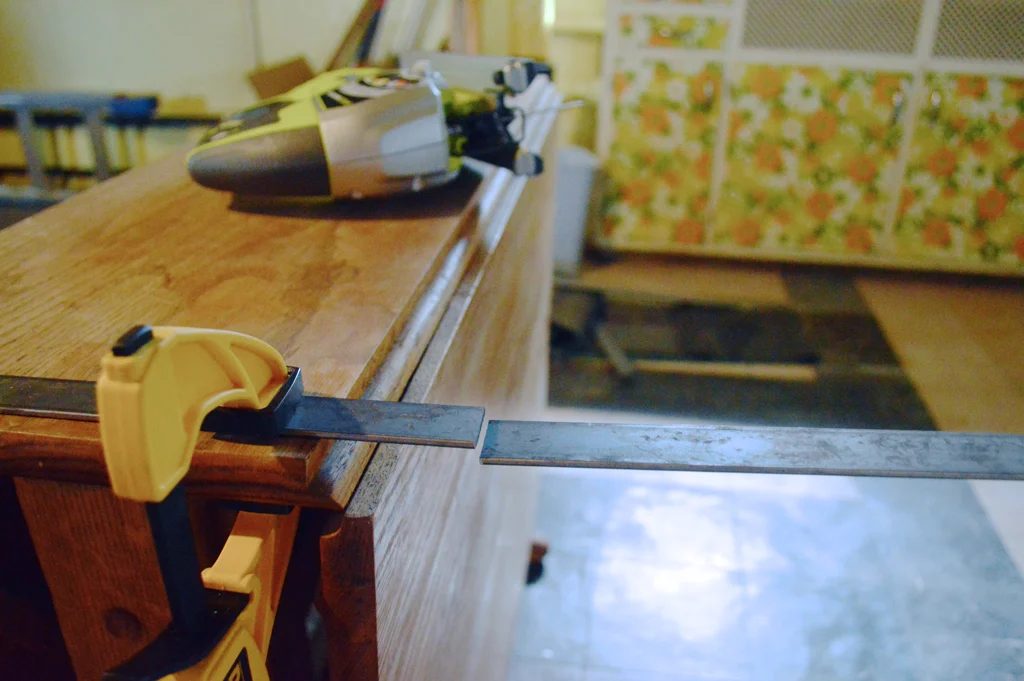 How to cut steel bars using a jigsaw, Plaster and Disaster featured on Bekob.com