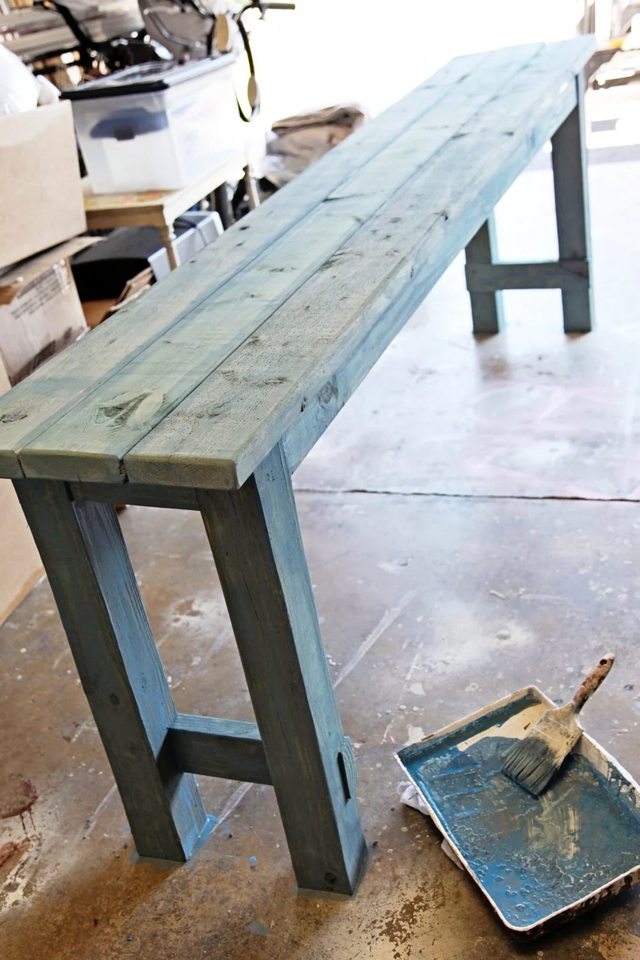 How to use watered down milk paint to get a beachy look on newly built Handmade no-nails console table by Shabbyfufu featured on @Bekob