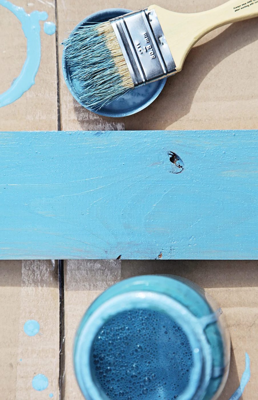 Miss Mustard Seed French Enamel milk paint creates a beach-inspired look in a Handmade console table by Shabbyfufu featured on @Bekob