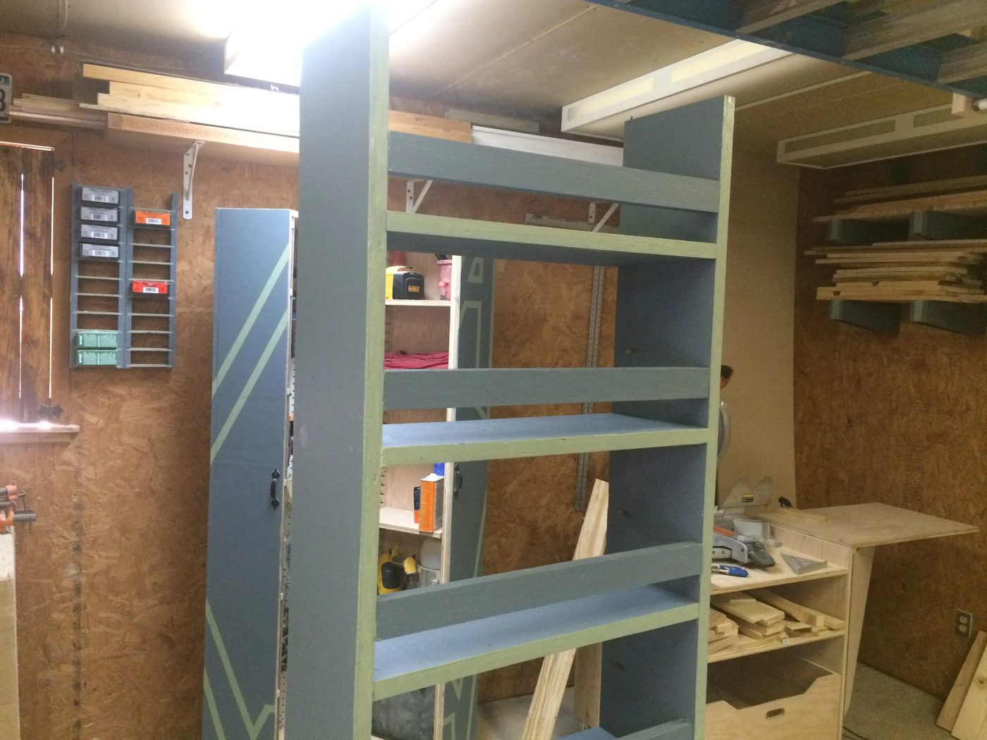 How to build a back-of-door shelf 15 - Wilkerdos on Bekob