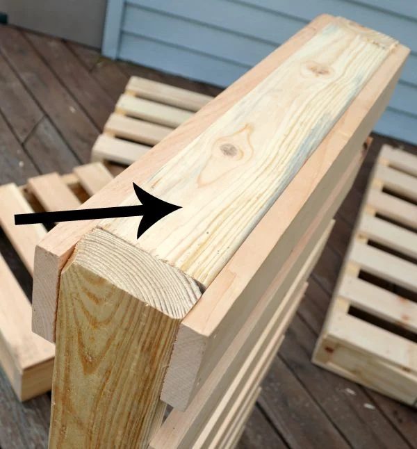 walkthrough-for-bench-built-of-pallets-by-one-artsy-mama-featured-on-Bekob