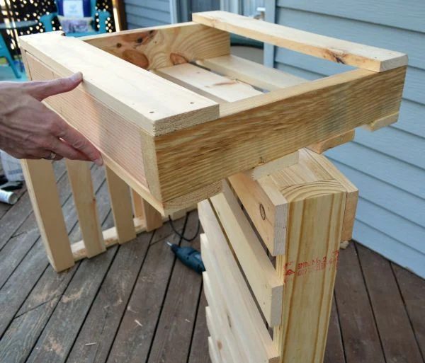 repurposed-pallets-for-garden-bench-by-one-artsy-mama-featured-on-Bekob