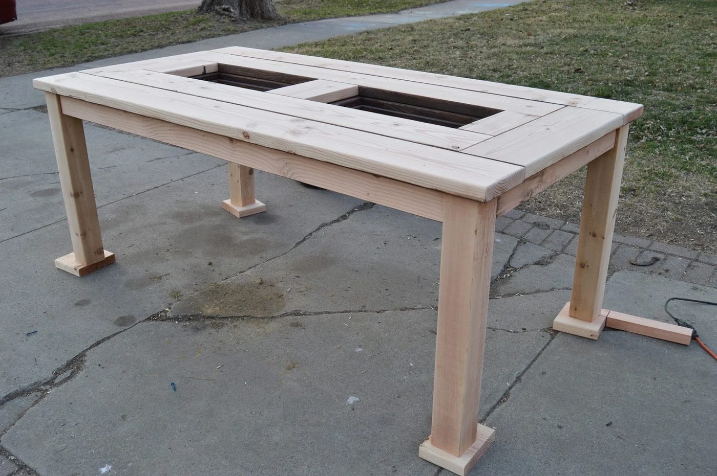 finishing patio table with build-in ice boxes 01, Kruse's Workshop on Bekob
