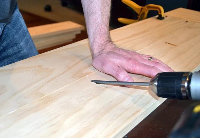 Upcycle a damaged table by building a new table top by Rachel Teodoro at Holy Craft featured on @Bekob