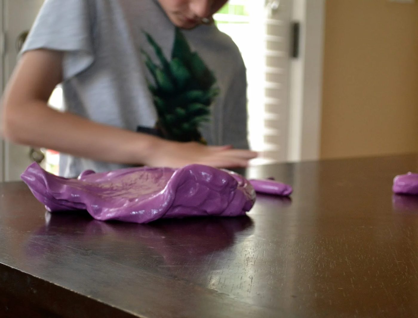 Craft with kids and stay sane, removable table top eliminates damage, a step by step walkthrough, by Rachel Teodoro at Holy Craft featured on @Bekob