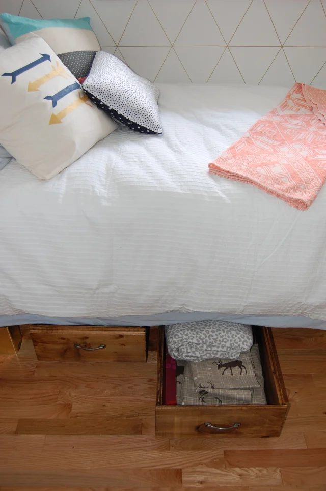 underbed storage crates in spare room, Handmade Passion on Bekob