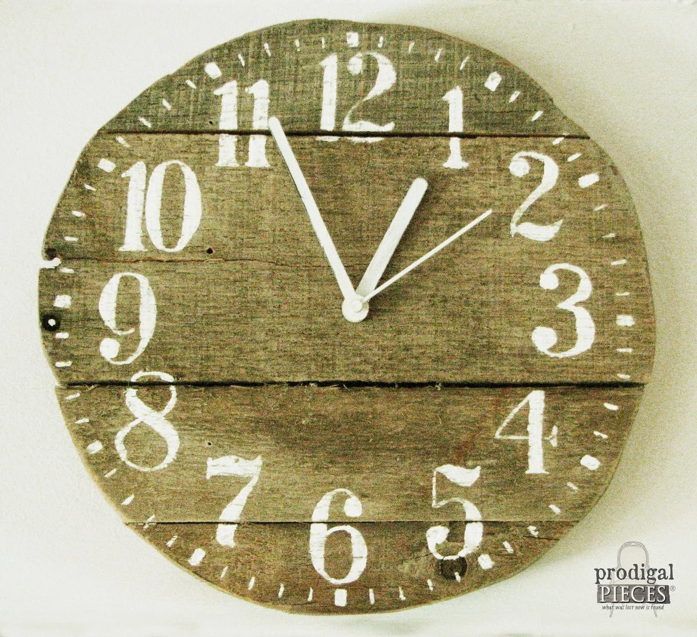pallet clock