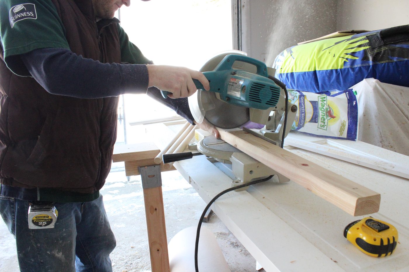 how-to-build-a-ladder-for-holding-towels-or-blankets-12-oaks-featured-on-Bekob