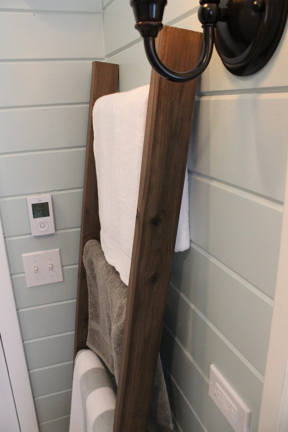 how-to-get-a-rustic-weathered-wood-look-using-only-household-products-12-oaks-featured-on-Bekob