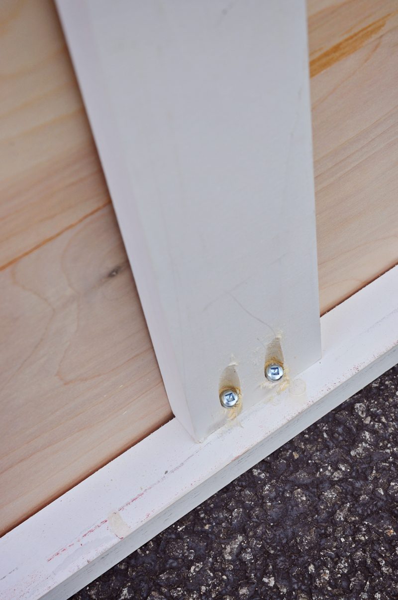 How to build a large Handmade shiplap backdrop for photos and parties | walkthrough on Bekob.com