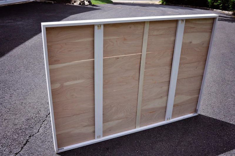 How to build a large Handmade shiplap backdrop for photos and parties | walkthrough on Bekob.com