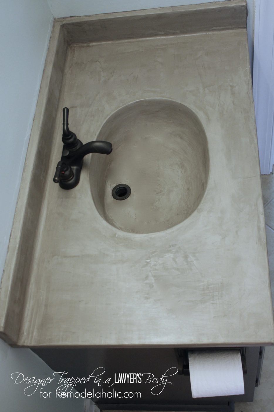MUST PIN! Learn how to transform a cultured marble vanity with concrete on Bekob.com!