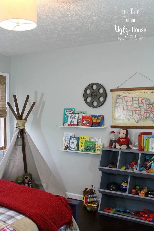 Handmade toy cubby walkthrough by Tale of an Ugly House featured on @Bekob