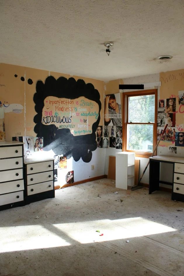 Toddler bedroom before and after by Tale of an Ugly House featured on @Bekob