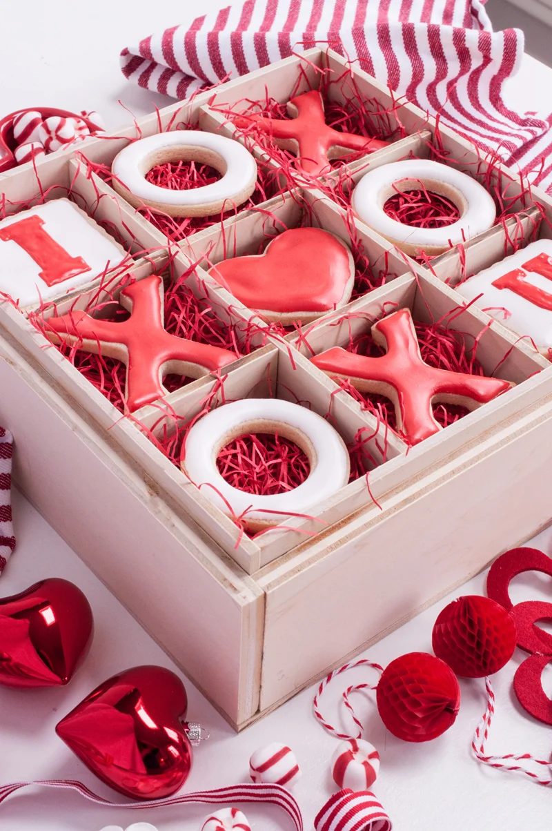 Handmade Wooden Treat Box with Interchangeable Inserts for Cupcakes, Cookies, Cake or Pie