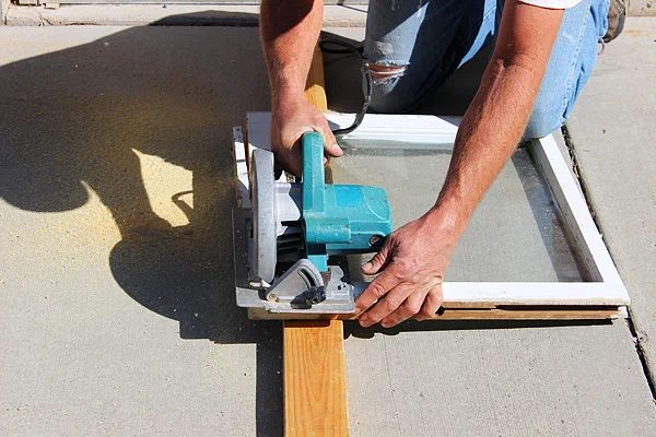 How to use old windows as doors for a storage cabinet by Two Feet First featured on @Bekob
