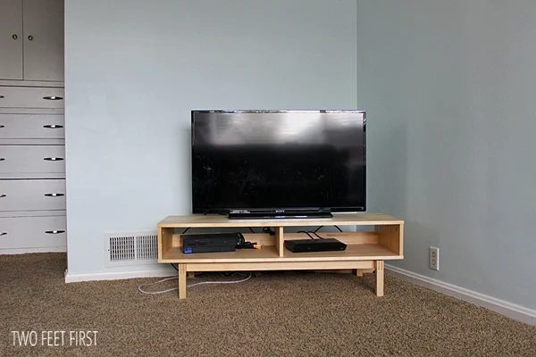 Build a Media Center Using Old Windows by Two Feet First featured on @Bekob