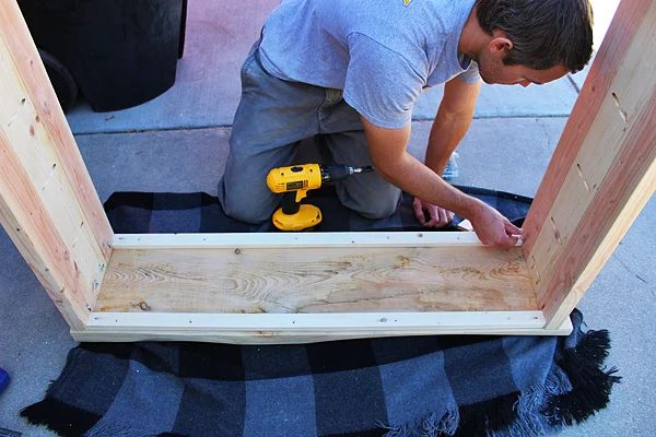 How to build a Media Center using Old Windows by Two Feet First featured on @Bekob