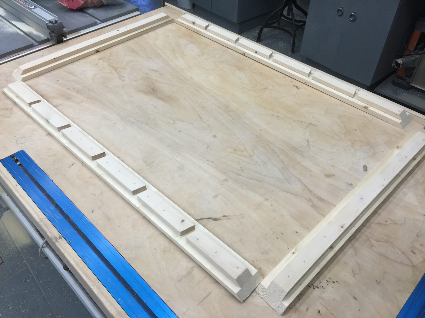 how to build a wall-mount chalkboard organizer with storage @Bekob (2)