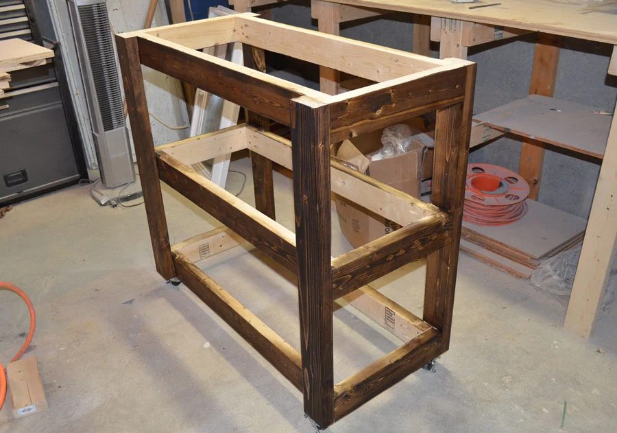 Learn how to build an straightforward Handmade Entertaining Bar Cart from Everyday Enchanting for Bekob! #barcart #Handmade #entertaining