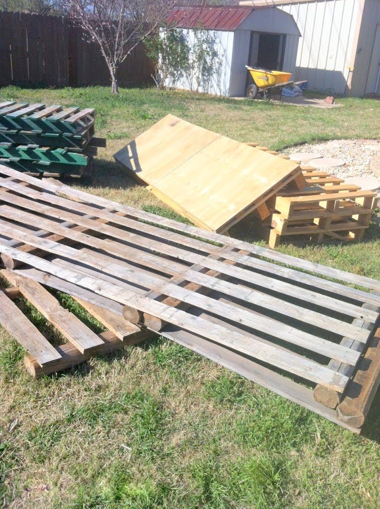 wooden pallet deck with pallets from ReStore, The Second Wind of Texas featured on Bekob