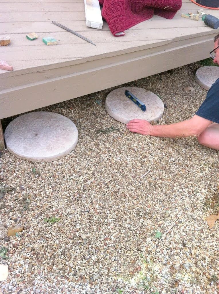 pavers and flagstones as the base foundation for the pallet deck, The Second Wind of Texas featured on Bekob