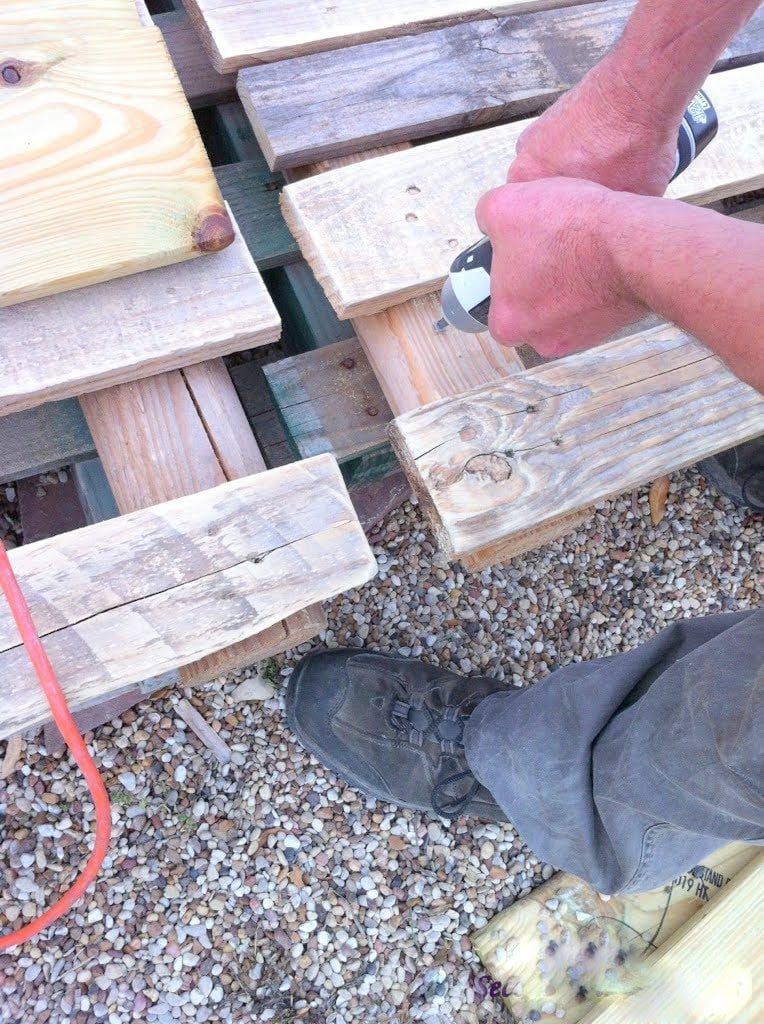 deck screws to hold the pallets together, The Second Wind of Texas featured on Bekob