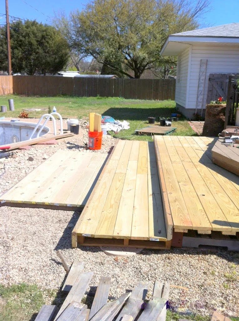 building a tiered walk-out pallet patio, The Second Wind of Texas featured on Bekob