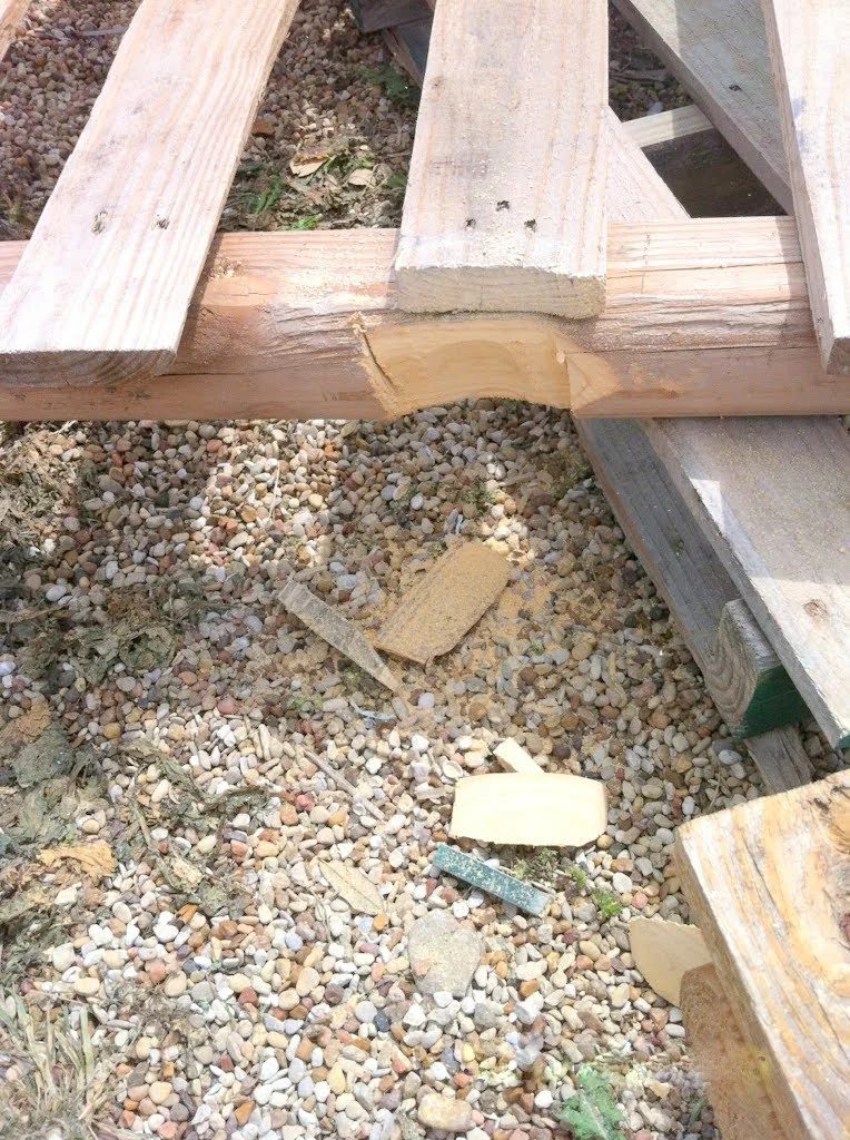 building the pallet wood deck, The Second Wind of Texas featured on Bekob