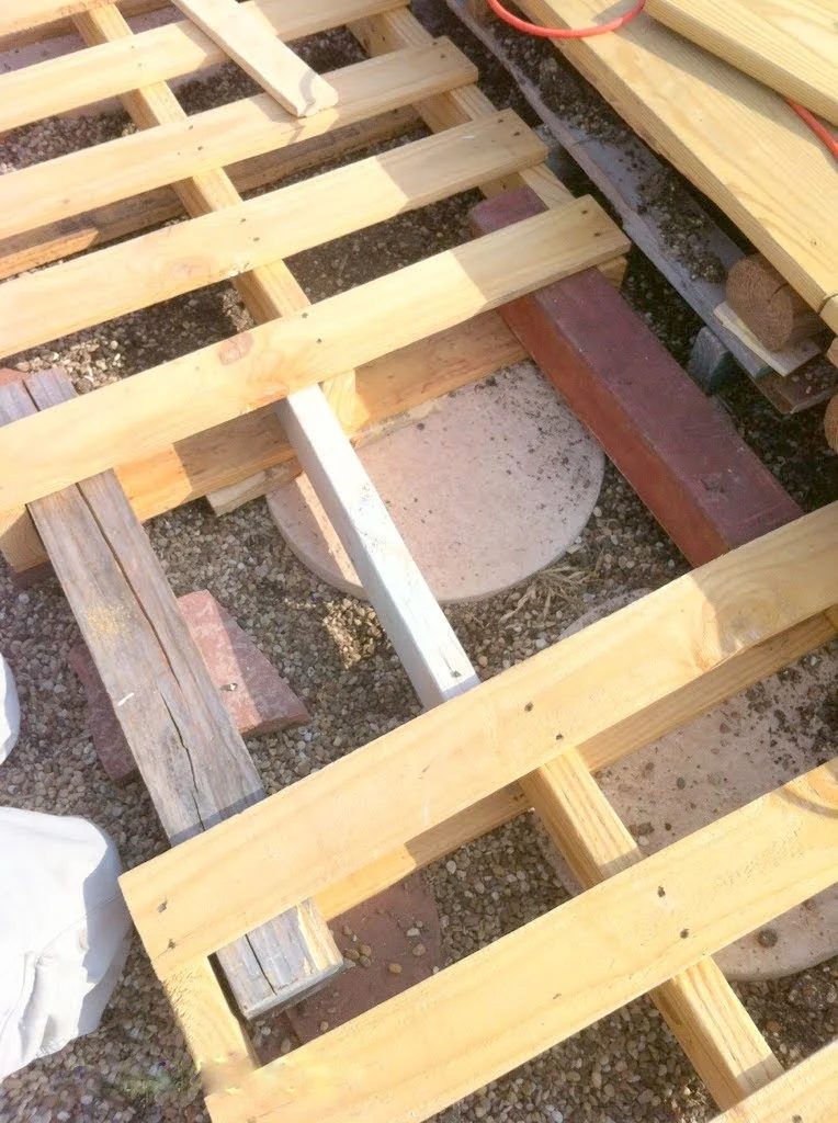 add support boards in spaces of pallet deck, The Second Wind of Texas featured on Bekob
