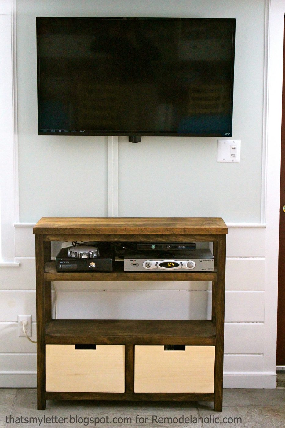 Build an Open Media Shelf | That's My Letter on Bekob.com #mediastorage #openshelving #media #storage #buildingplan