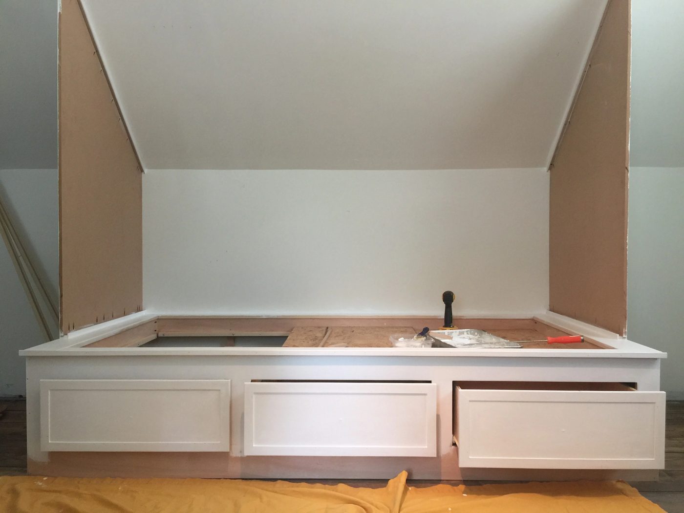 Handmade built-in bed nook walkthrough, Debi @Bekob (1)