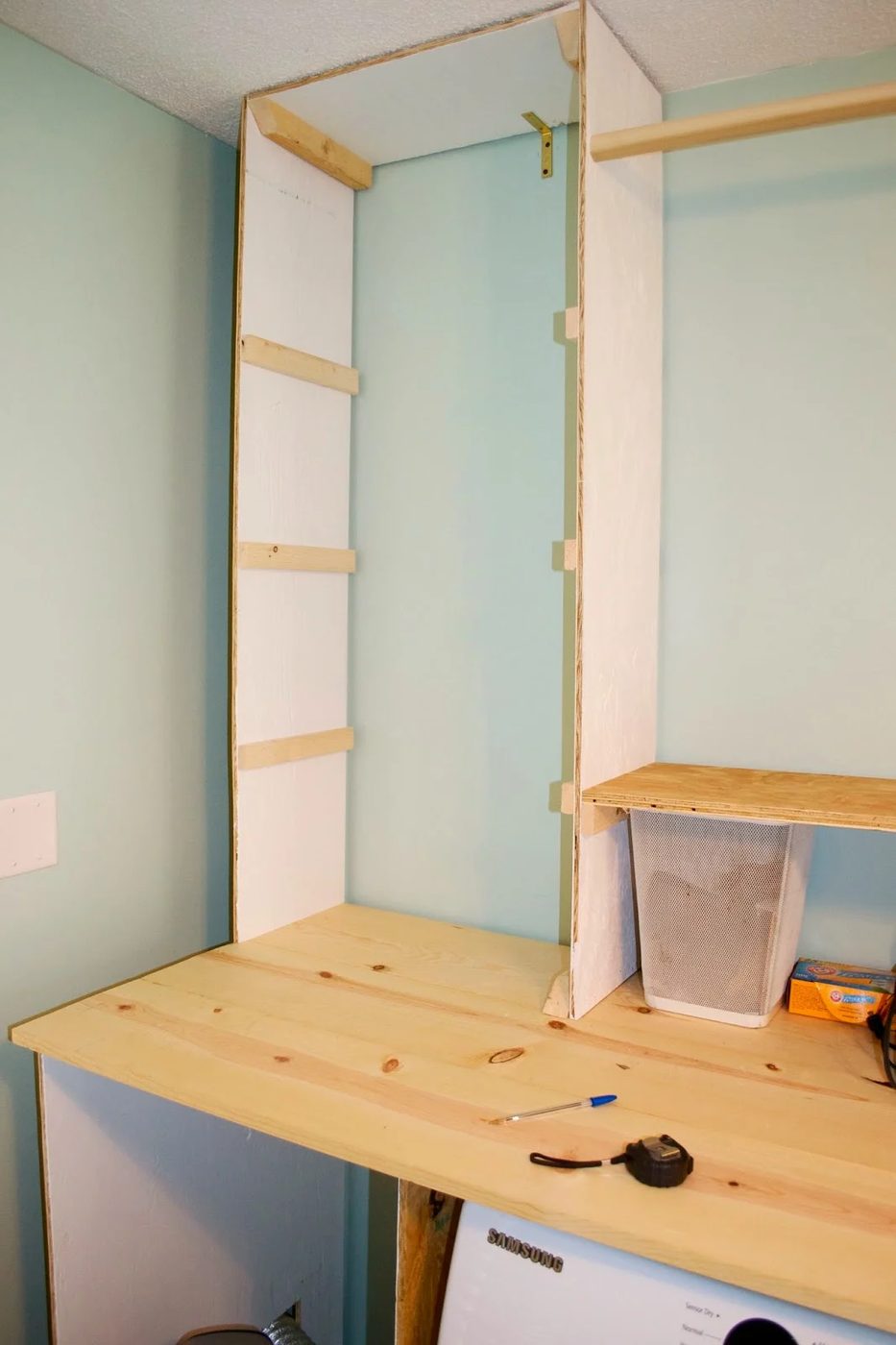 Building the laundry unit 05, Seesaws and Sawhorses on Bekob