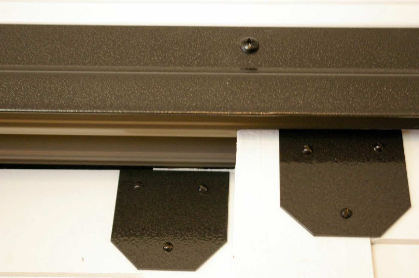 Diy Faux Barn Doors On A Sliding Bypass Closet Door 03 Featured On @Bekob