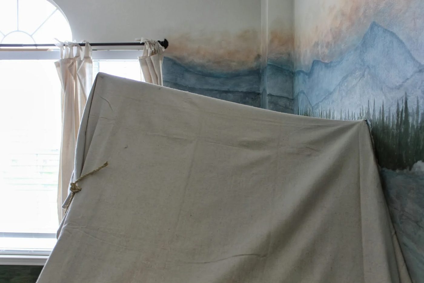camping tent bed from the side, The Ragged Wren on Bekob