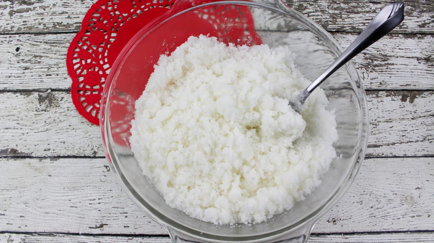 A Fun, Festive Beauty Gift For Christmas. Candy Cane Sugar Scrub Recipe Via Bekob.com