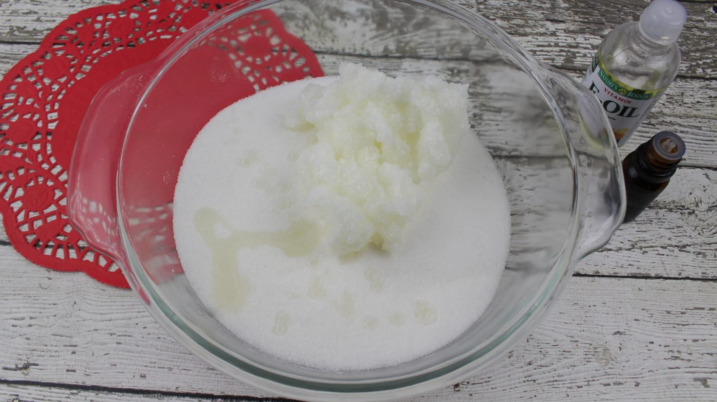 A Fun, Festive Beauty Gift For Christmas. Candy Cane Sugar Scrub Recipe Via Bekob.com