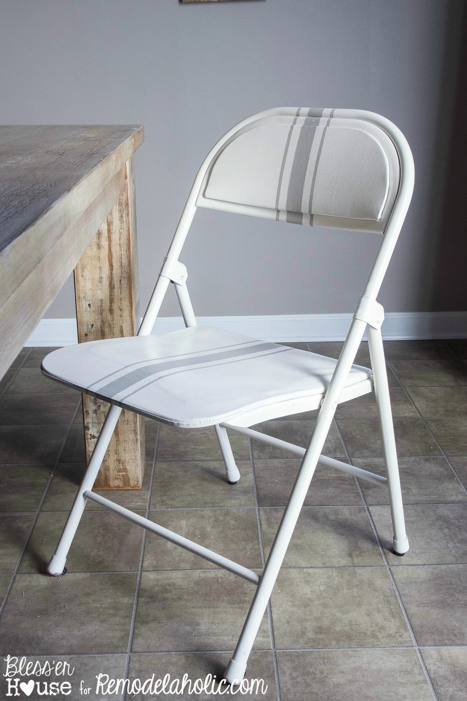 Painted Folding Chair Makeover | Bekob.com