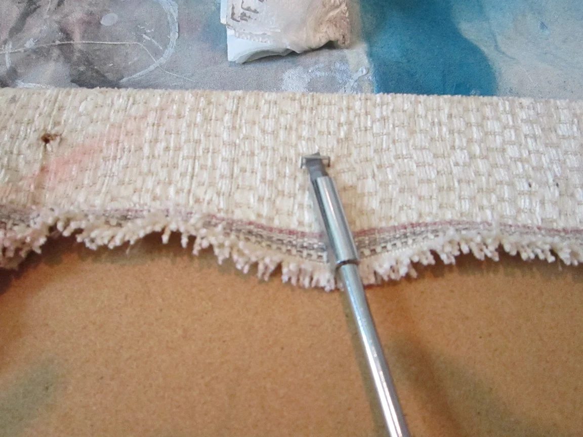 how to recover a chair cushion - The Honeycomb Home on @Bekob