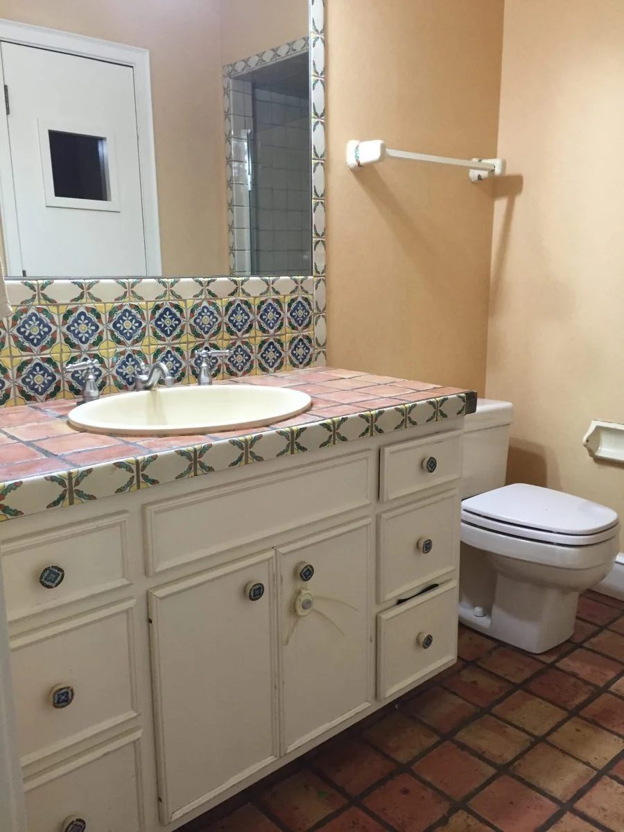 Whole bathroom makeover and new painted vanity using Chalk Paint® on @Bekob