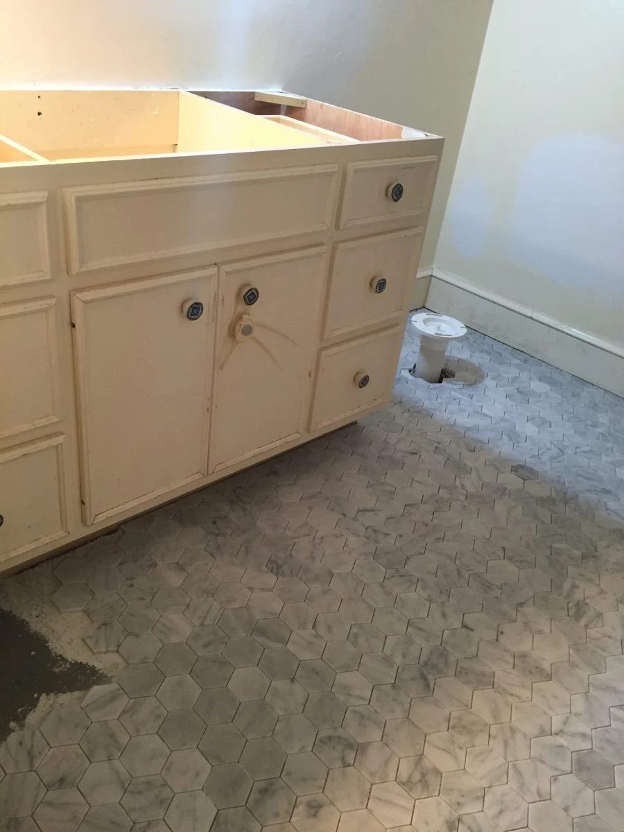 Whole bathroom makeover and new painted vanity using Chalk Paint® on @Bekob