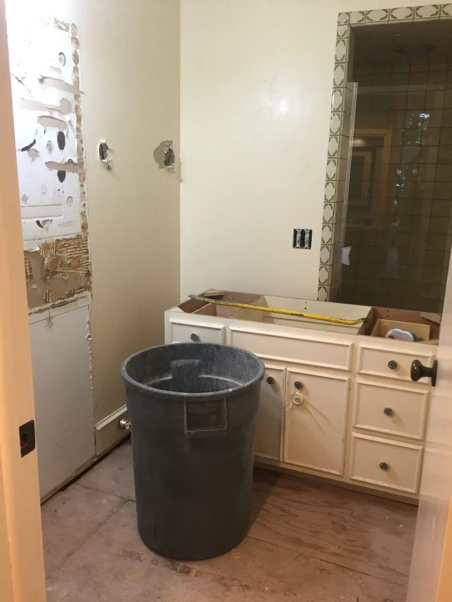 Whole bathroom makeover and new painted vanity using Chalk Paint® on @Bekob