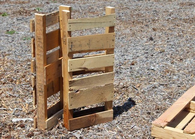 handmade-pallet-potting-bench-apieceofrainbowblog (7)
