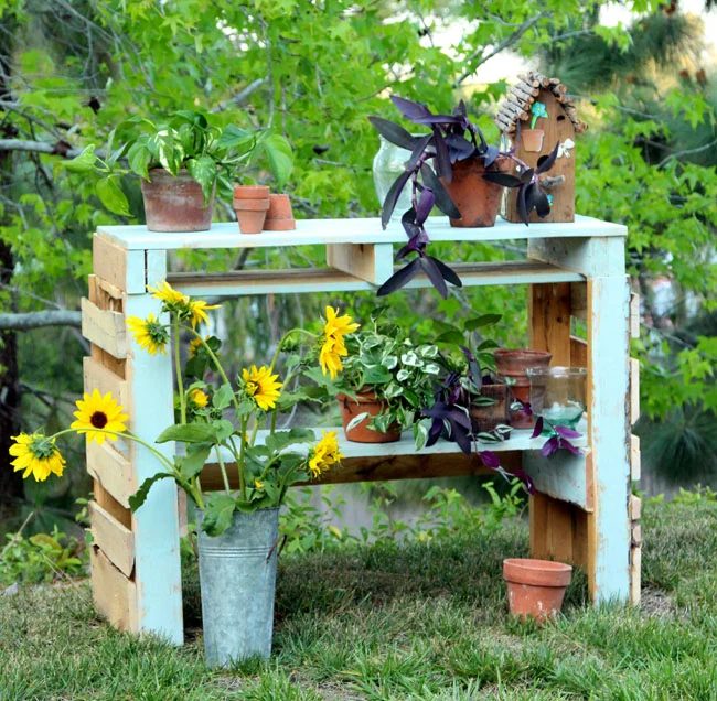 handmade-pallet-potting-bench-apieceofrainbowblog (1)