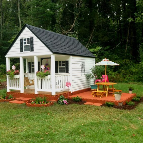 Tips and inspiration for a charming and cute child's playhouse via Bekob.com