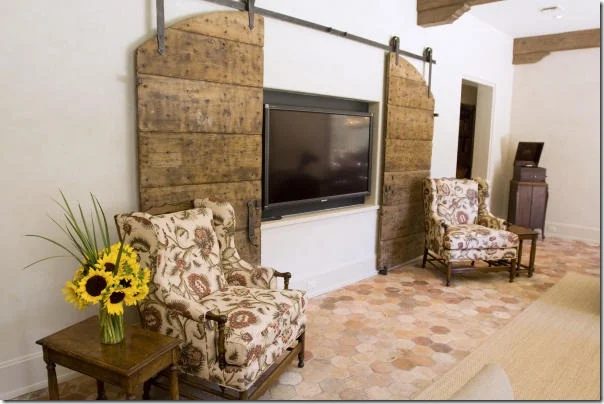 full height barn doors to slide over a recessed television (via Cote de Texas)