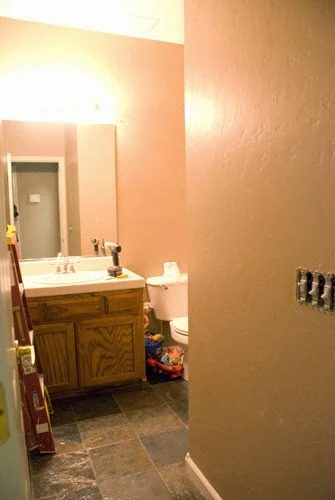 bathroom before makeover, Vintage Romance featured on Bekob