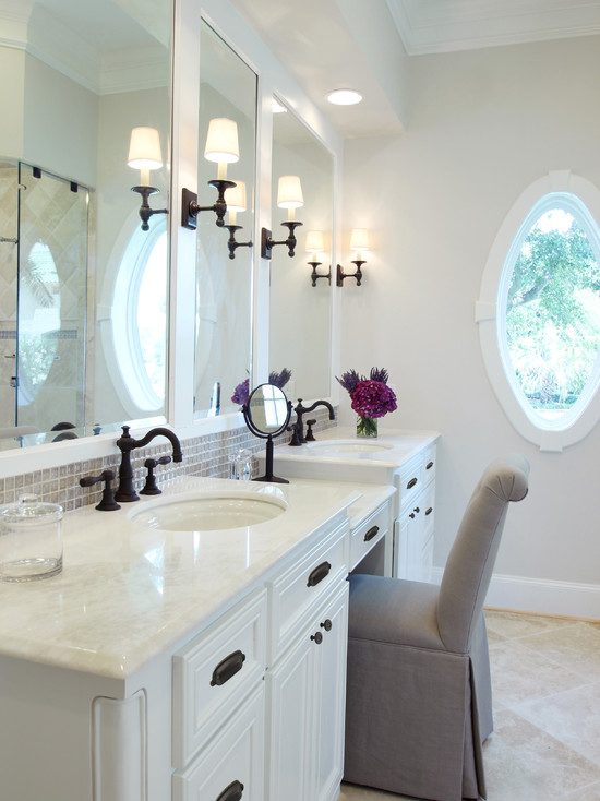 Tips for choosing a whole home paint color | Wall color is Sheep's Wool by Benjamin Moore. | More paint colors and tips at Bekob.com