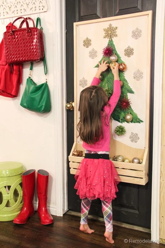 Chrsitmas Tree advent calendar with hooks-23